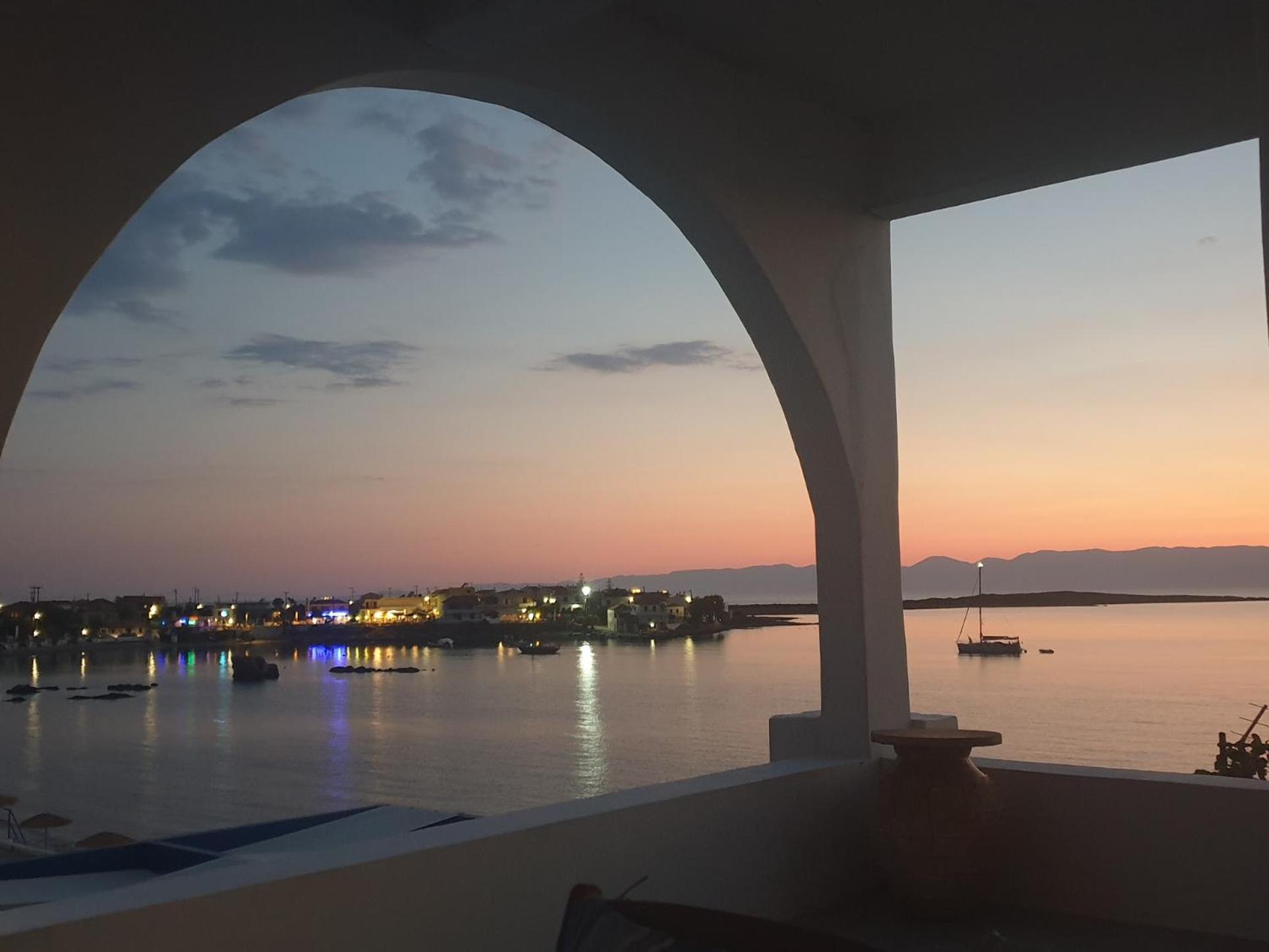 Sunset Holiday House Архангелос Екстериор снимка