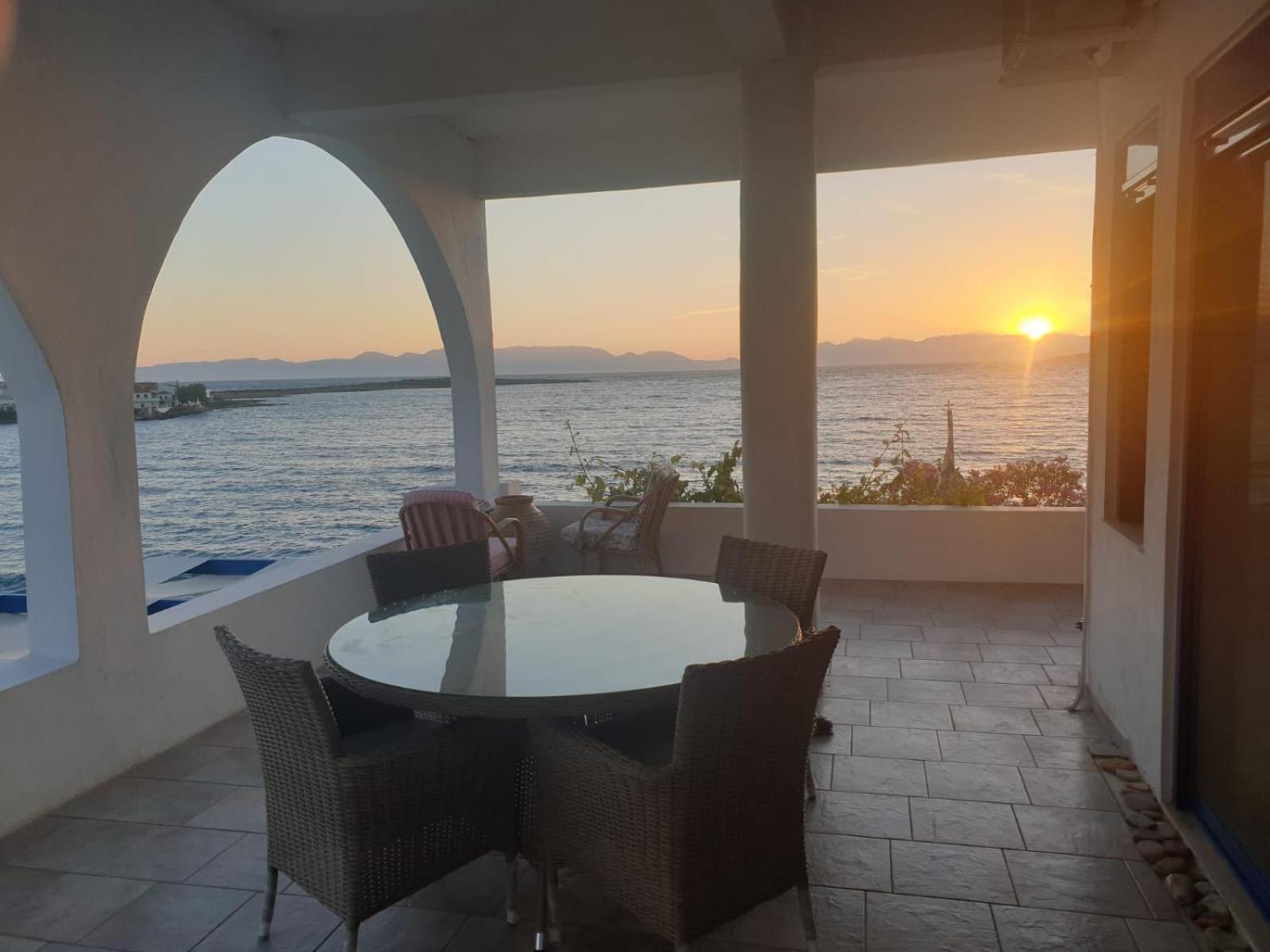 Sunset Holiday House Архангелос Екстериор снимка